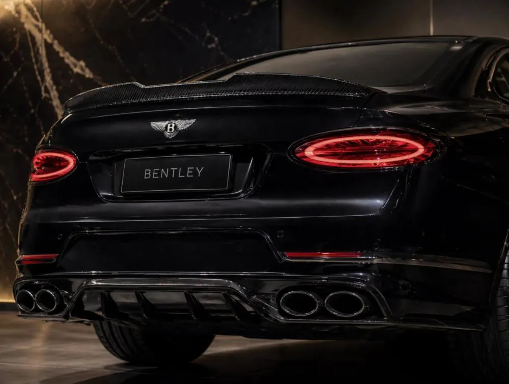 strong> Luxury car rear view showing a carbon spoiler on the trunk