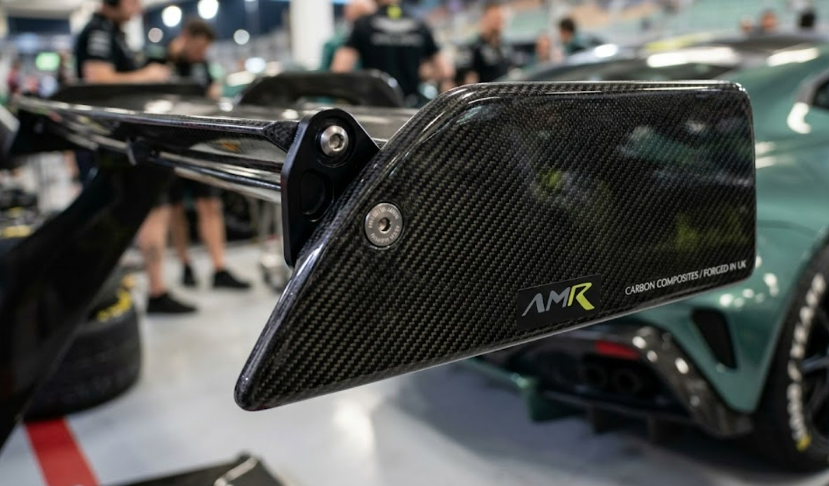 Close-up_detail_of_carbon_fiber_on_a_performance_car_part.